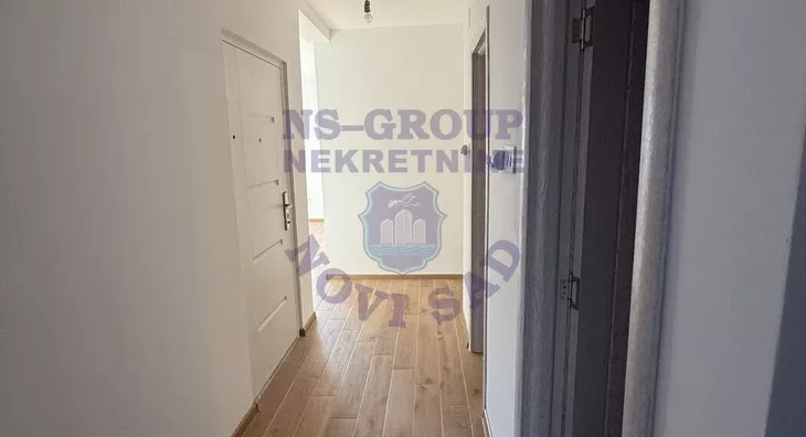 Šestosoban stan | 4zida