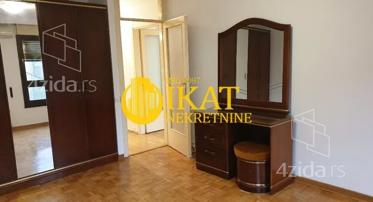 Četvoroiposoban stan | 4zida