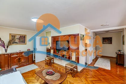 Trg 14. oktobra | 4zida.rs