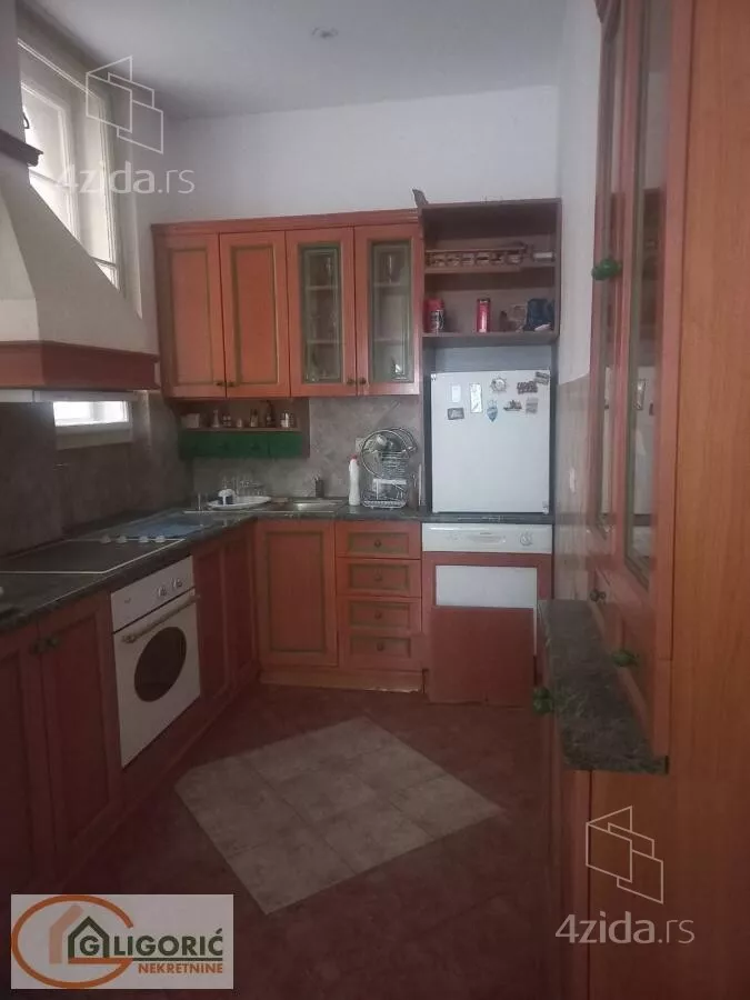 Šestosoban stan | 4zida