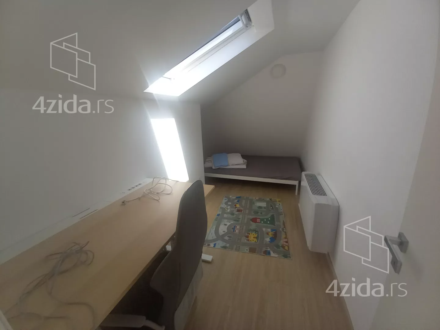 Četvoroiposoban stan | 4zida