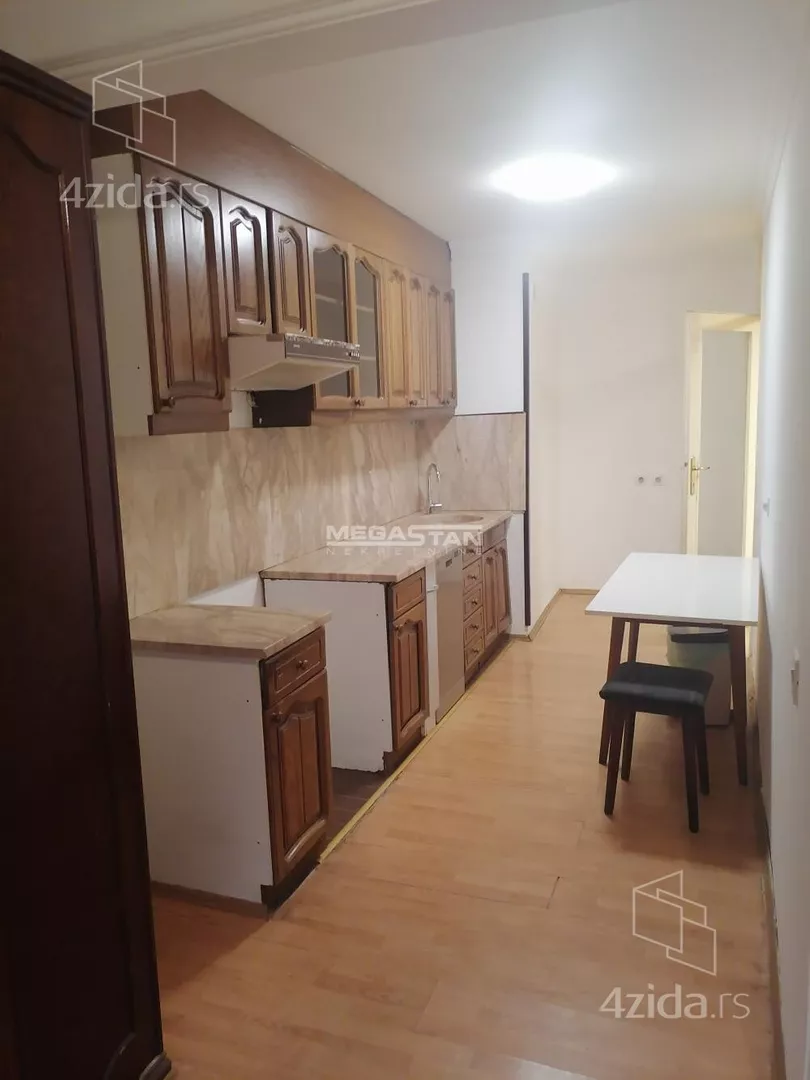 Četvoroiposoban stan | 4zida