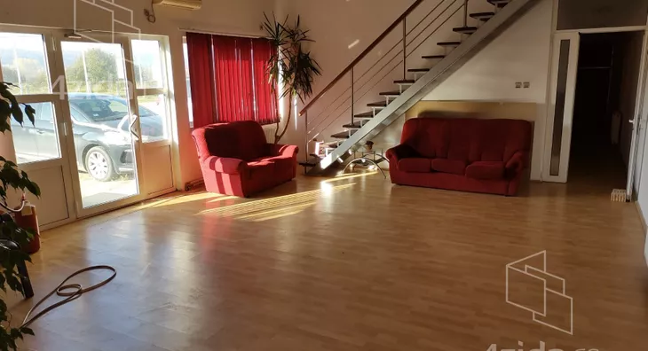 Poslovna zgrada | 4zida