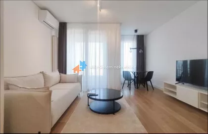 Vukov Spomenik | 4zida.rs