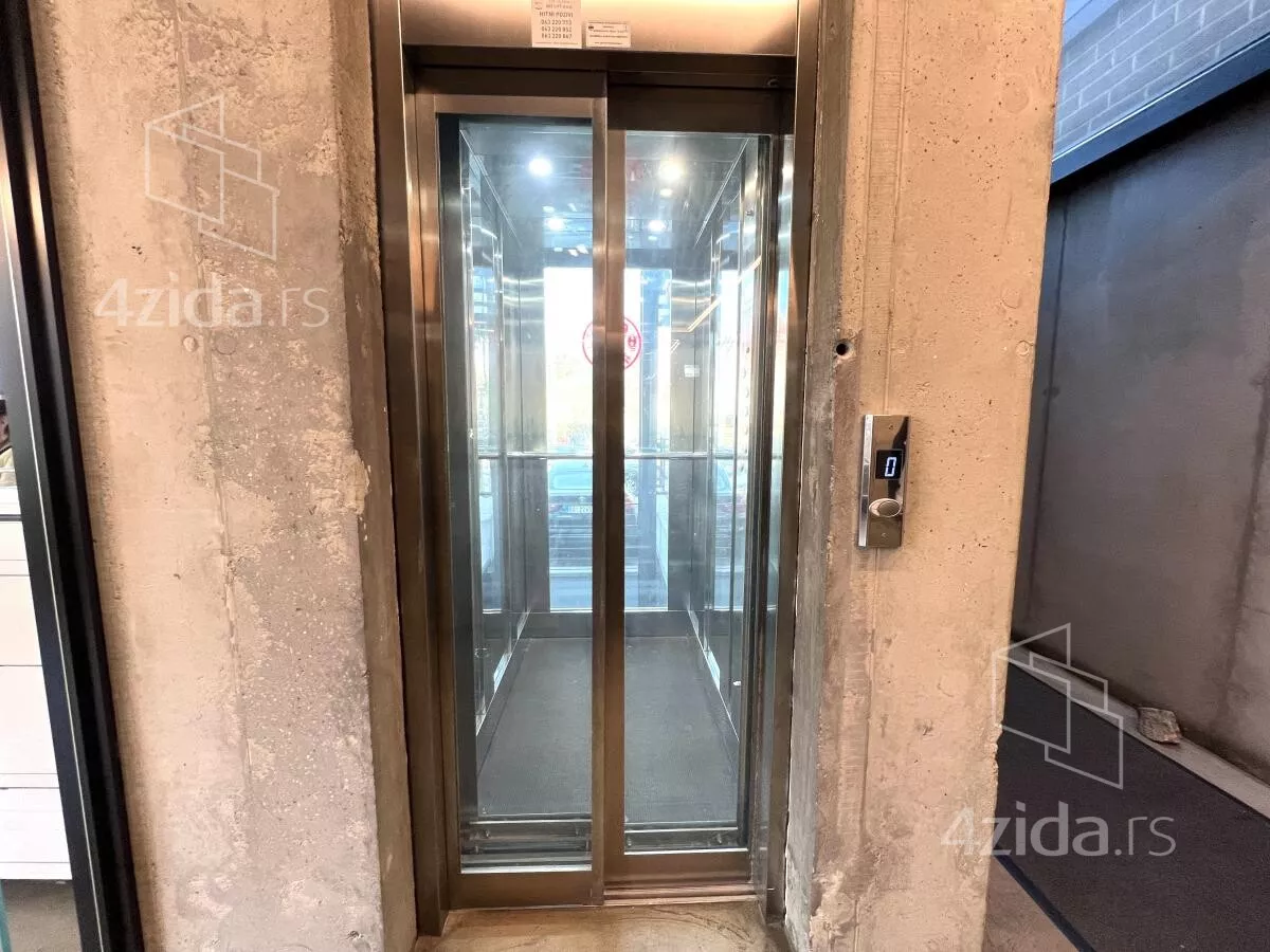 Poslovna zgrada | 4zida