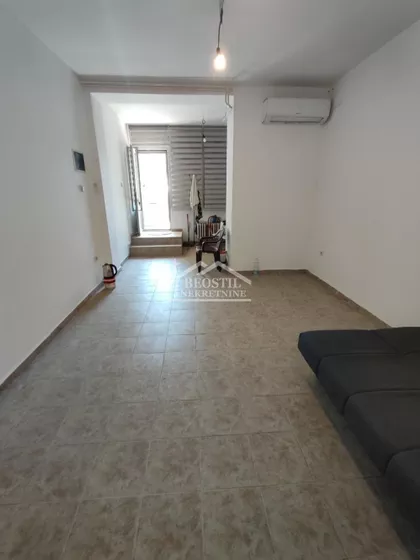 Ustanička | 4zida.rs