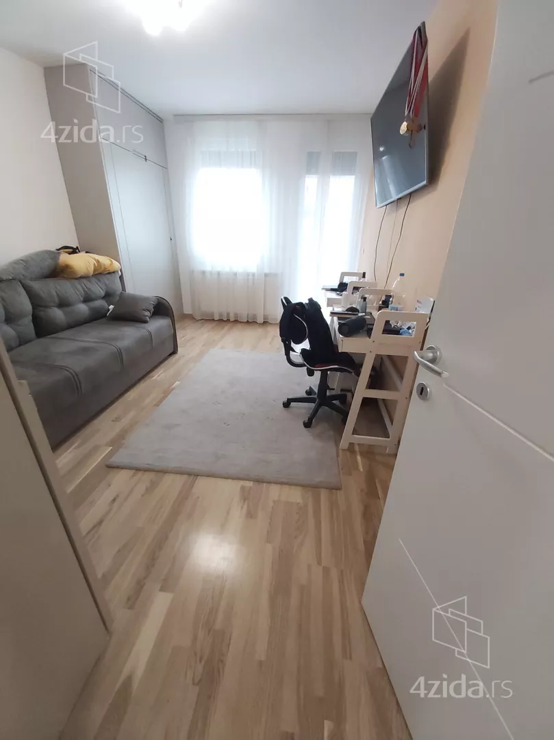 Petosoban stan | 4zida