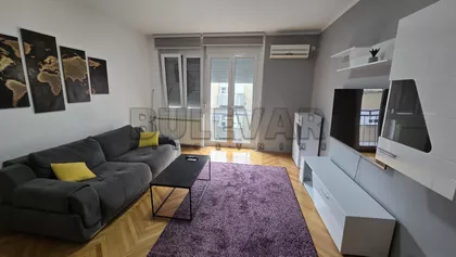 Učitelj Tasina | 4zida.rs