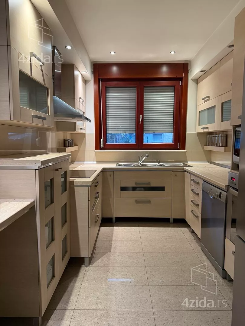 4-etažna kuća | 4zida