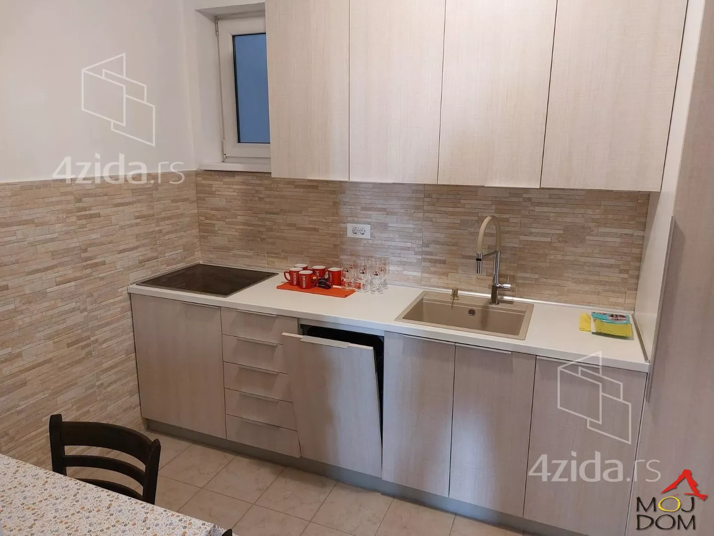 Troiposoban stan | 4zida