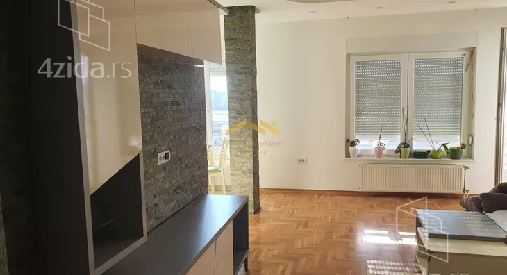 Šestosoban stan | 4zida
