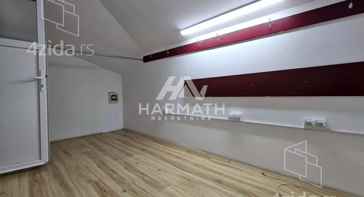 Poslovna zgrada | 4zida