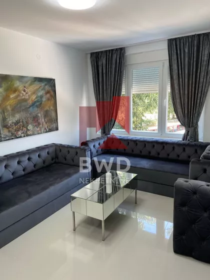 Trg Kosturnica | 4zida.rs