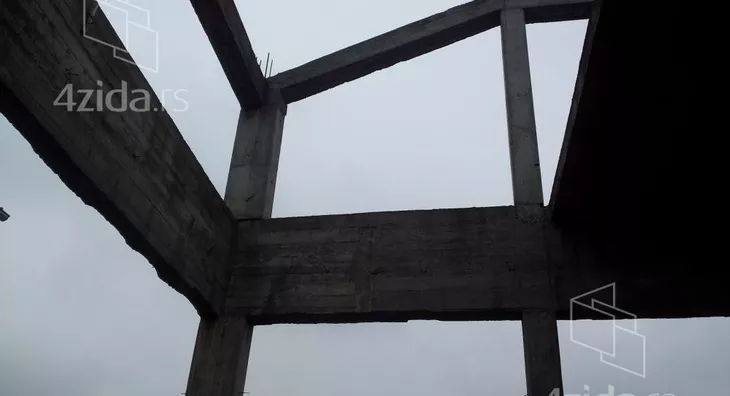 Poslovna zgrada | 4zida