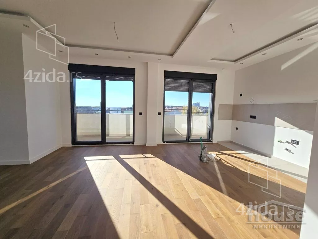 Šestosoban stan | 4zida