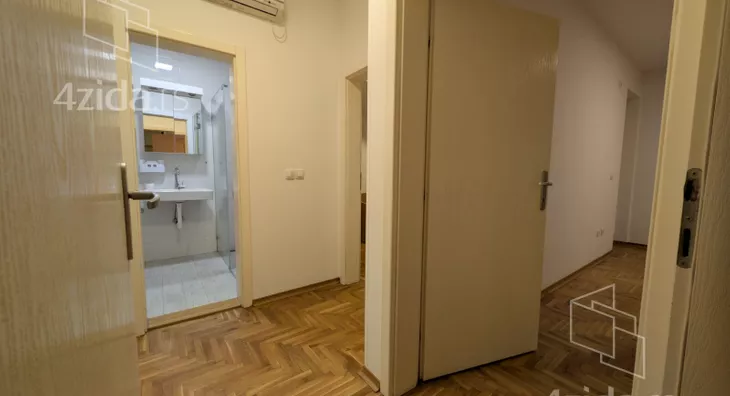 Šestosoban stan | 4zida