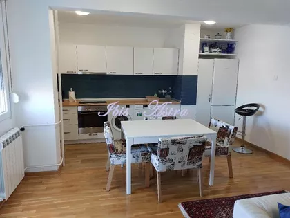 Mike Alasa | 4zida.rs