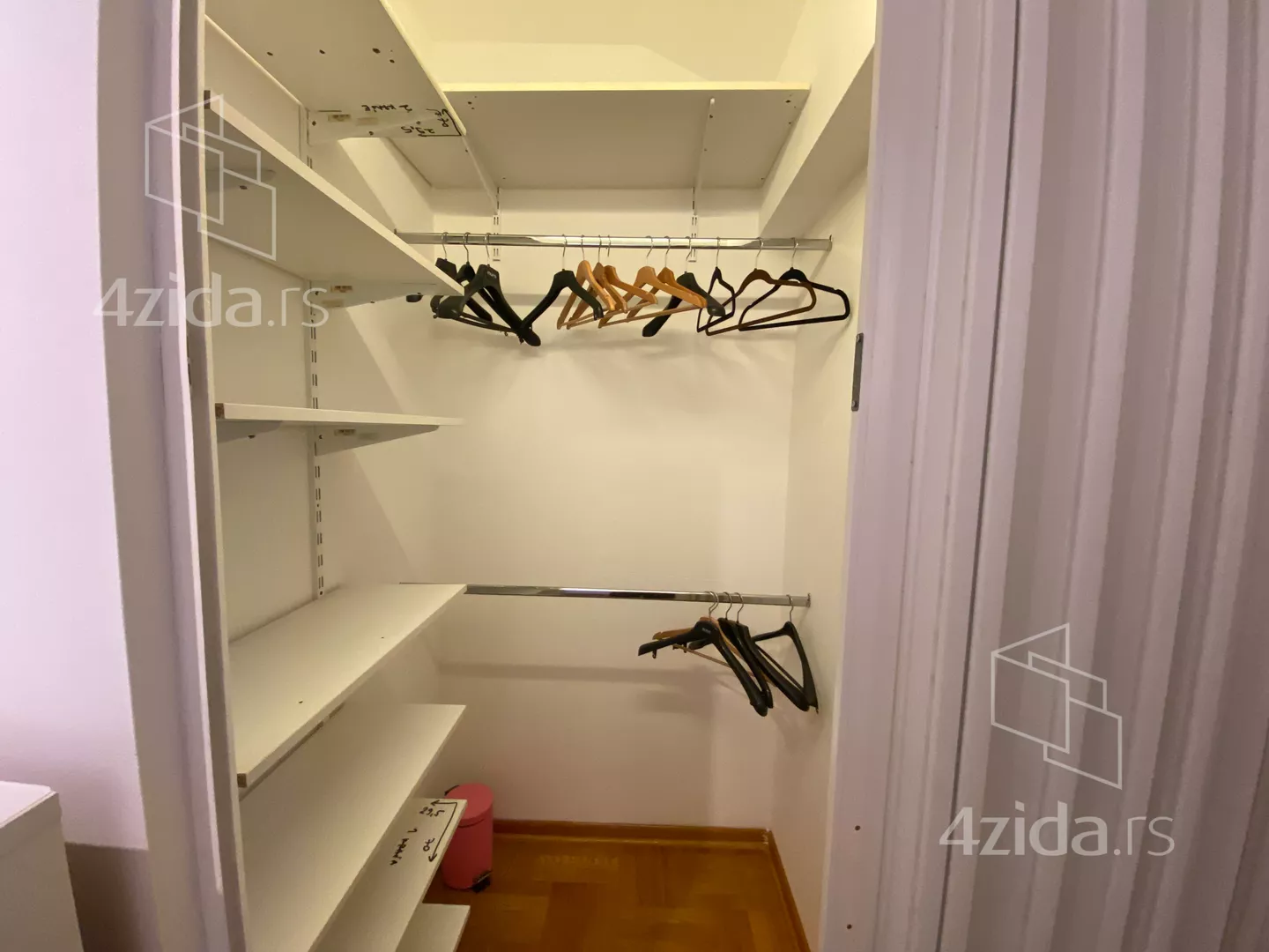 Četvoroiposoban stan | 4zida