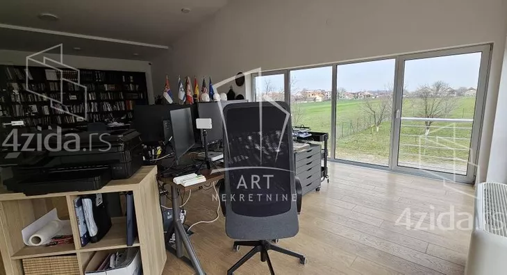 Poslovna zgrada | 4zida