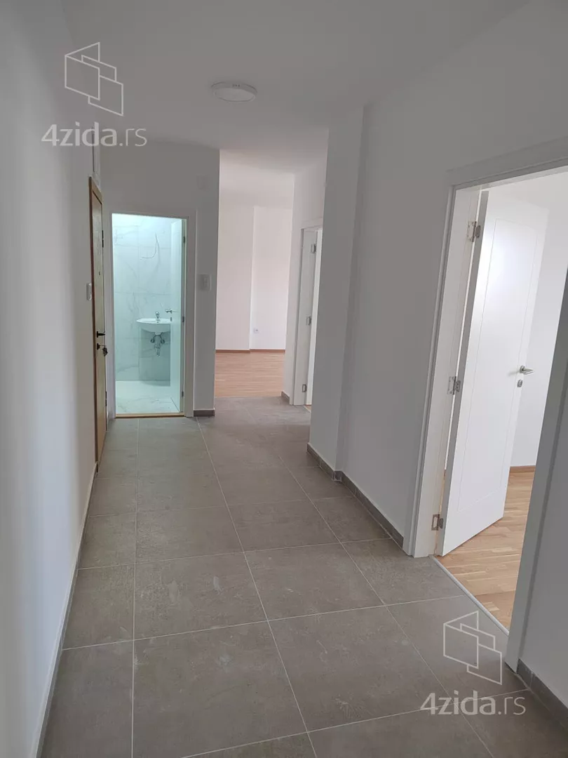 Četvoroiposoban stan | 4zida