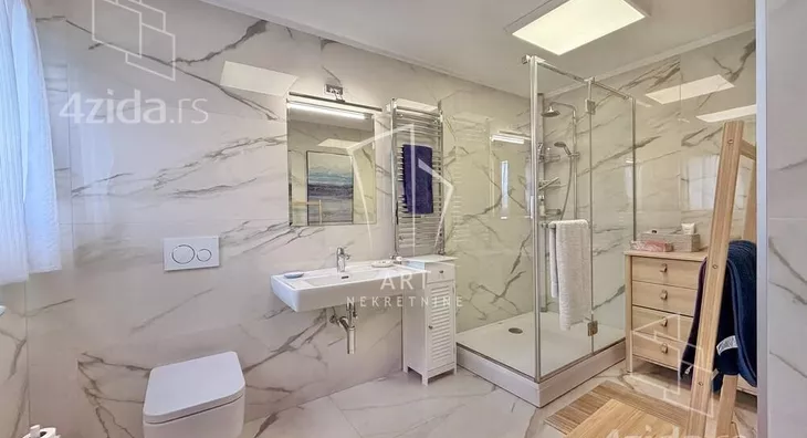 Četvoroiposoban stan | 4zida