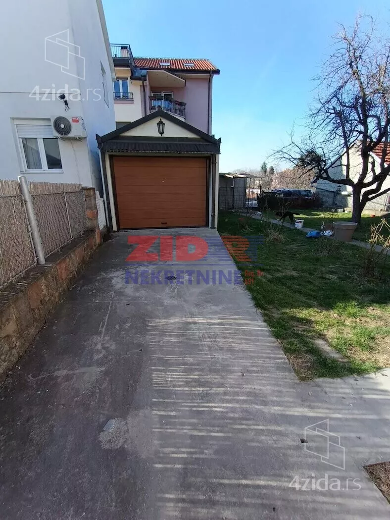 Petosoban stan | 4zida