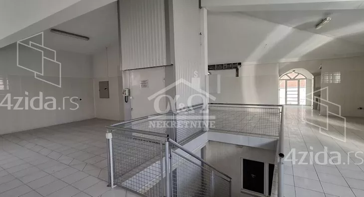 Poslovna zgrada | 4zida