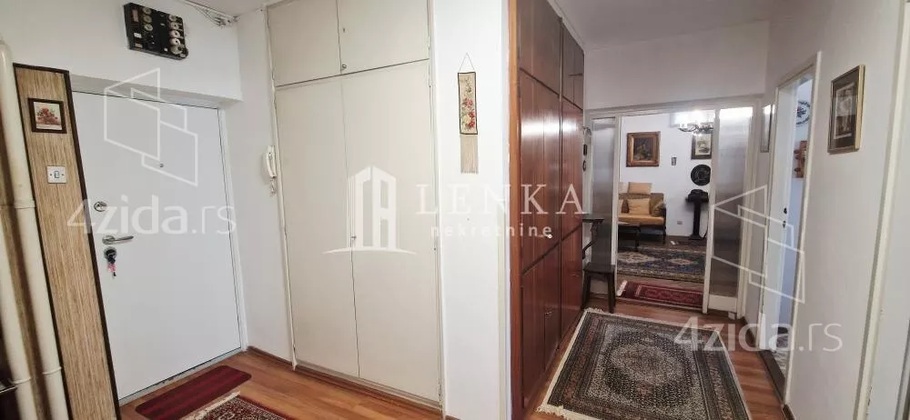 Četvoroiposoban stan | 4zida