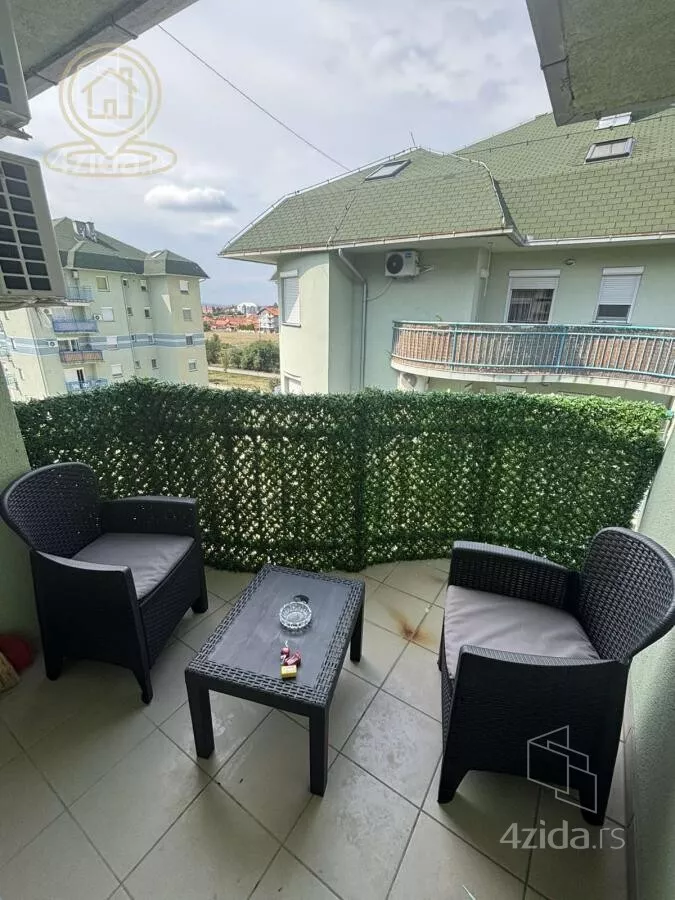 Šestosoban stan | 4zida