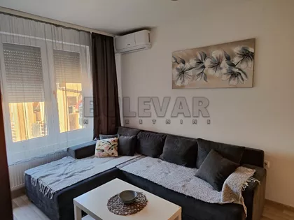 Trg Pavla Stojkovića | 4zida.rs