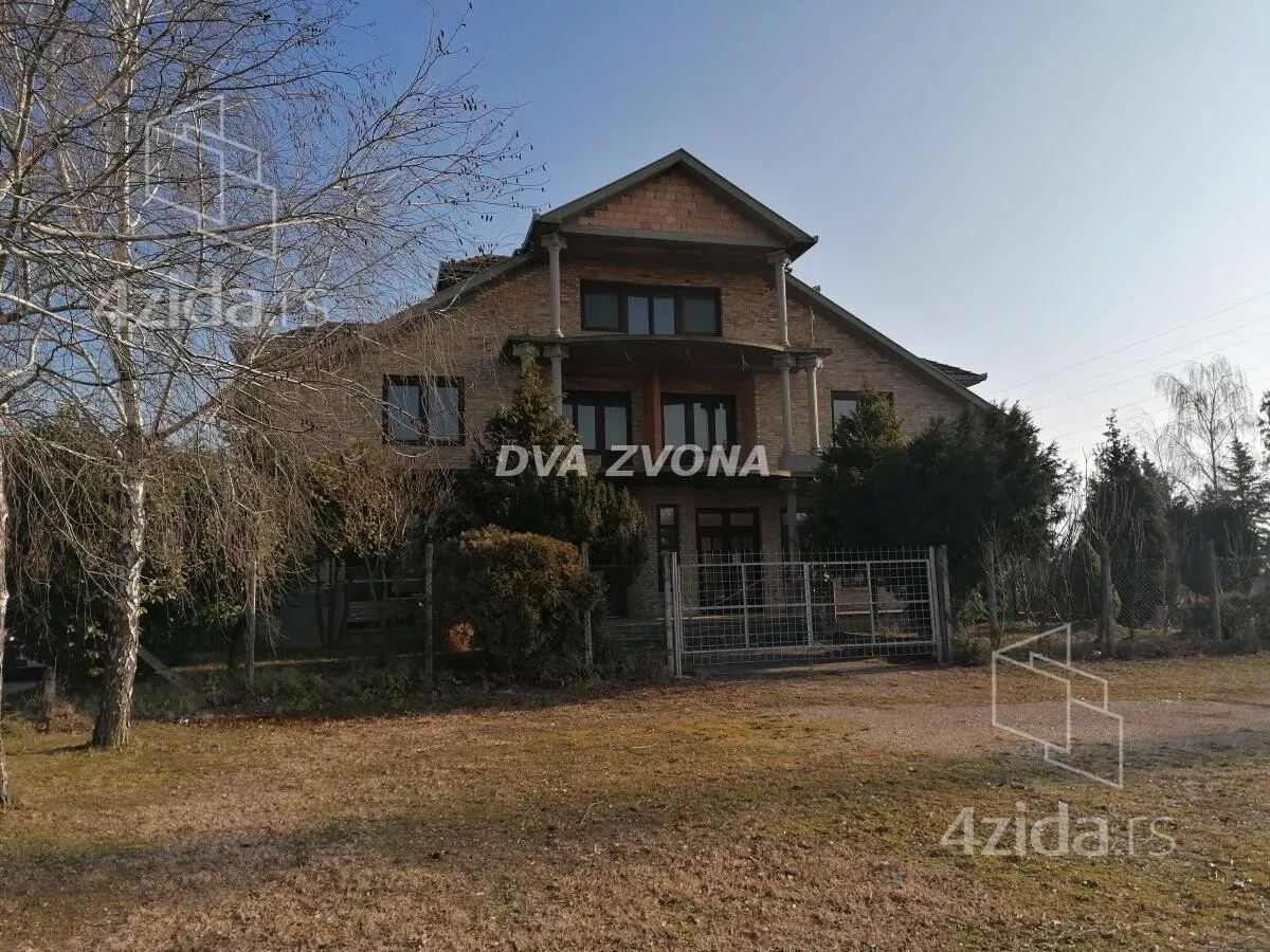 Poslovna zgrada | 4zida