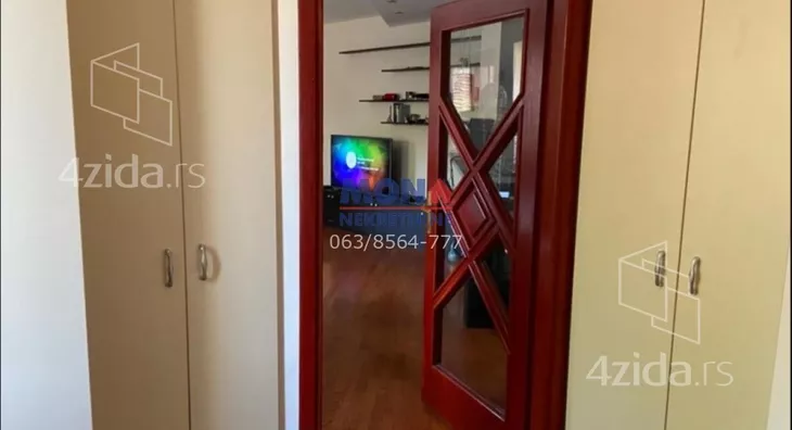 Šestosoban stan | 4zida