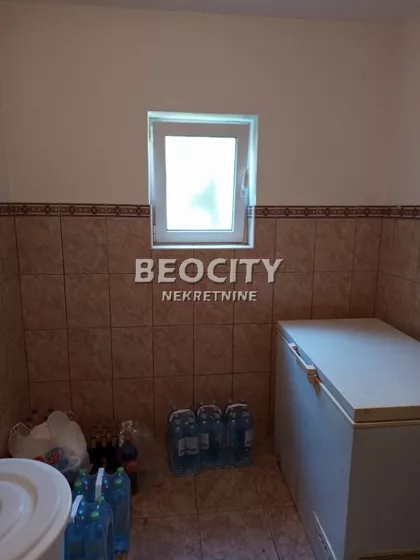 Vase Ostojića | 4zida.rs