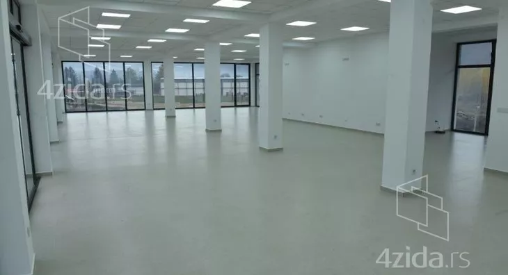 Poslovna zgrada | 4zida