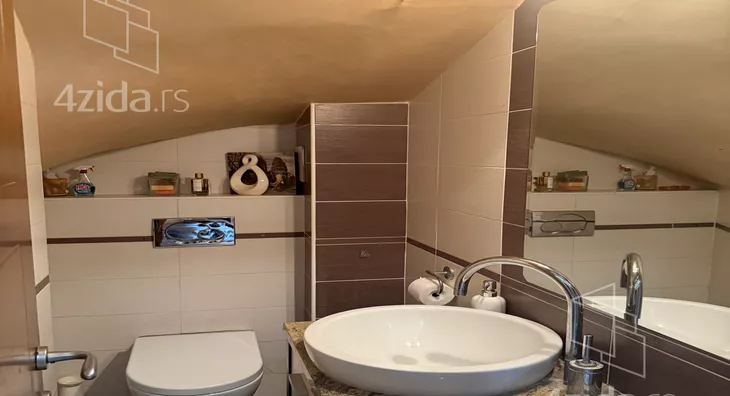 Četvoroiposoban stan | 4zida