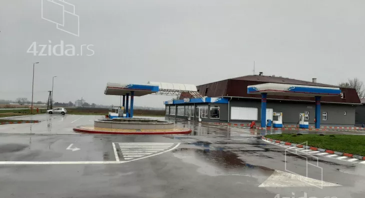 Poslovna zgrada | 4zida