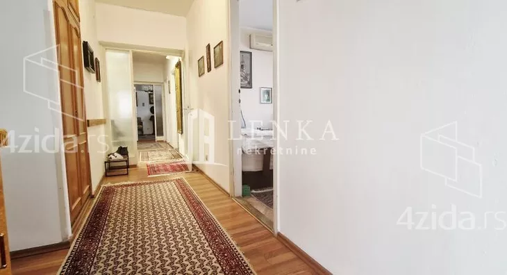 Četvoroiposoban stan | 4zida