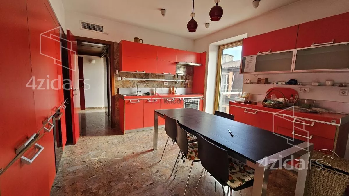 Sedmosoban stan | 4zida