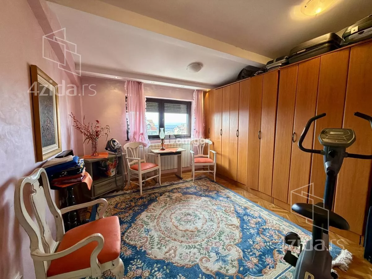 Četvoroiposoban stan | 4zida