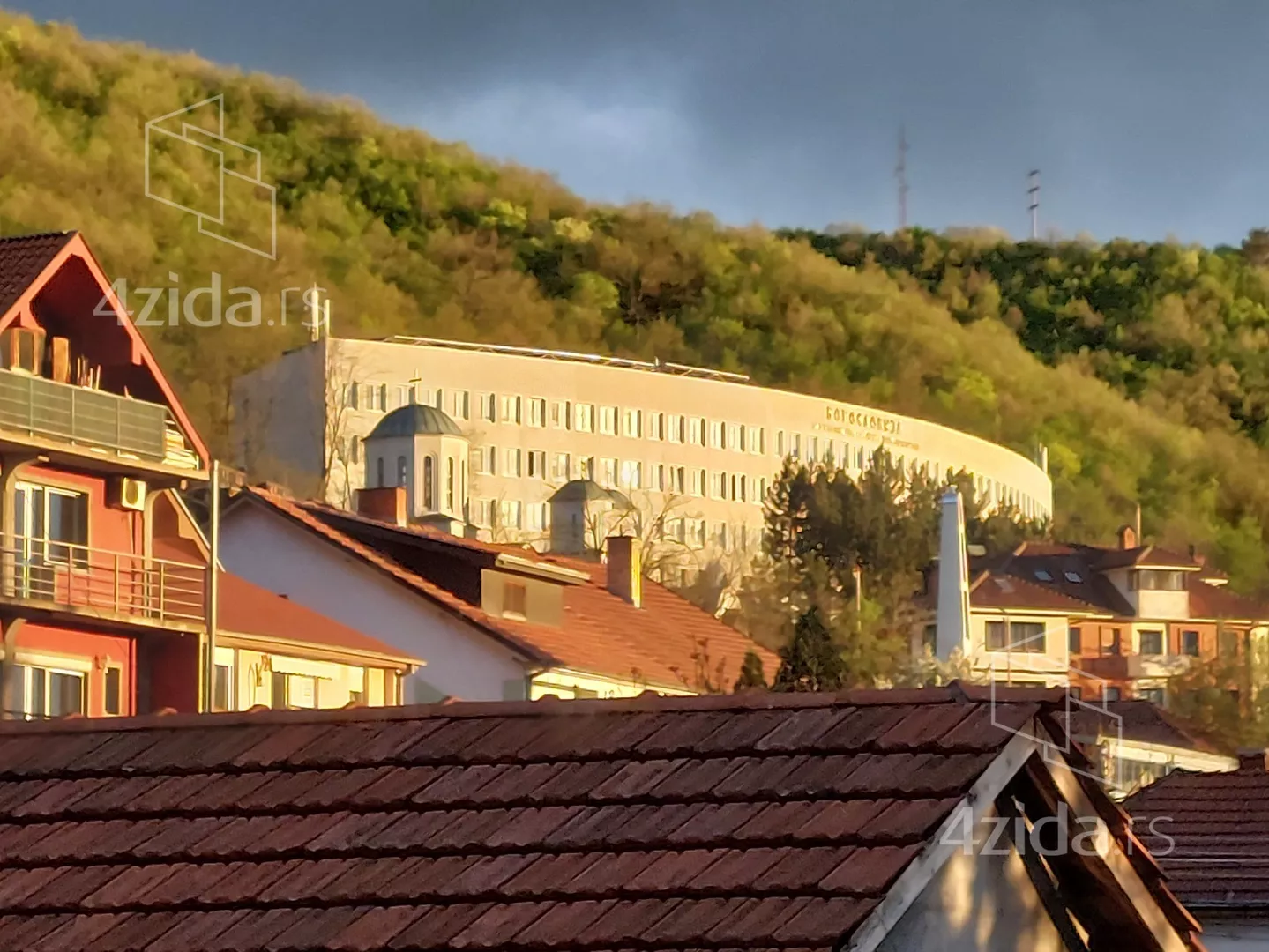 Troiposoban stan | 4zida