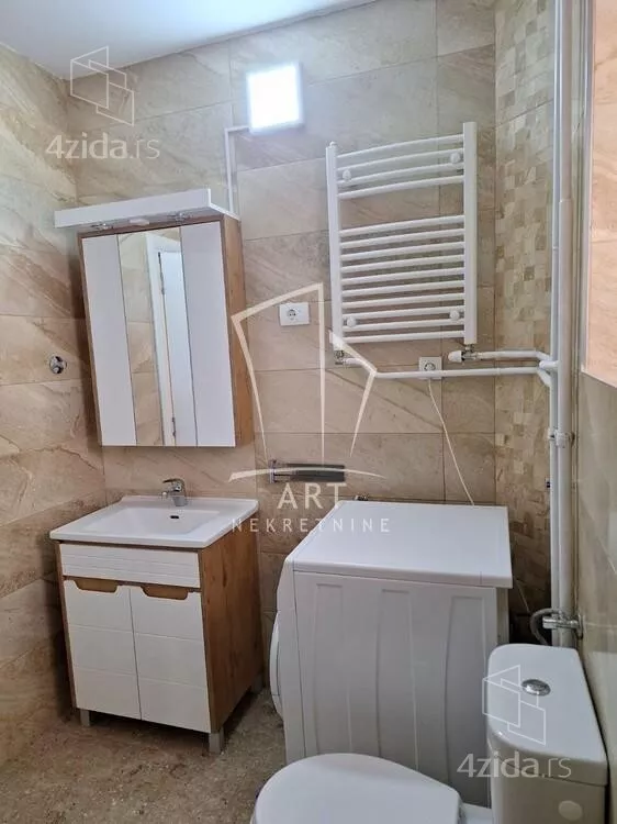 Petosoban stan | 4zida