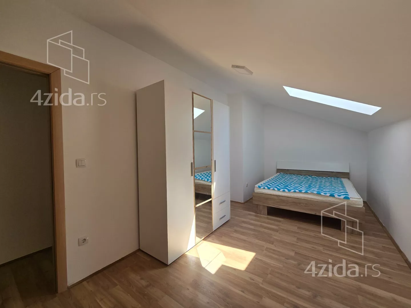 Četvoroiposoban stan | 4zida