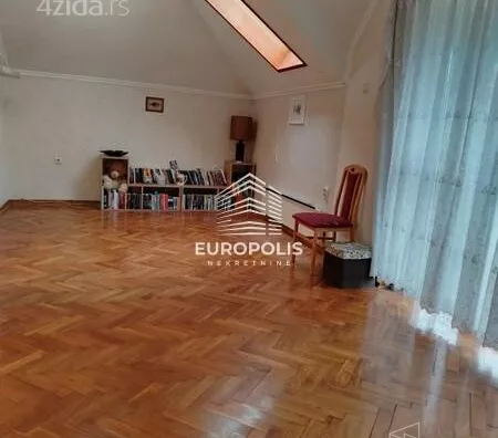 Troiposoban stan | 4zida