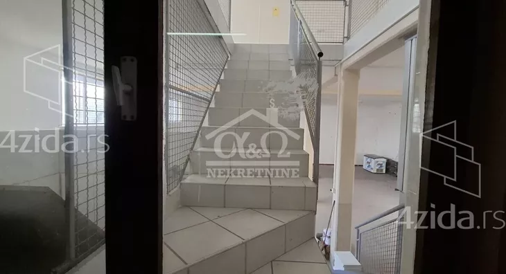 Poslovna zgrada | 4zida