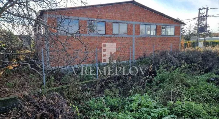 Poslovna zgrada | 4zida