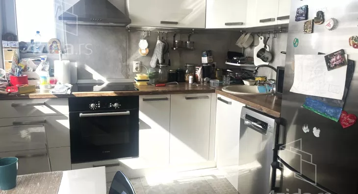 Šestosoban stan | 4zida