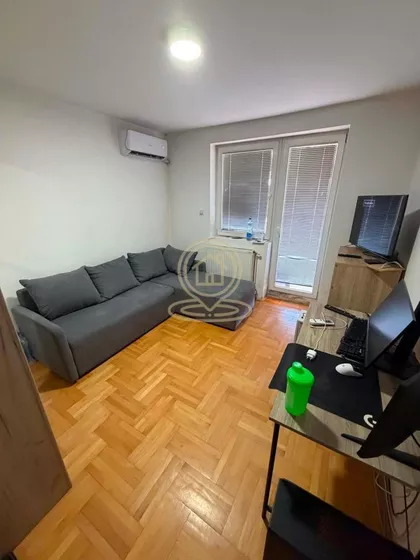 Kosovke devojke | 4zida.rs