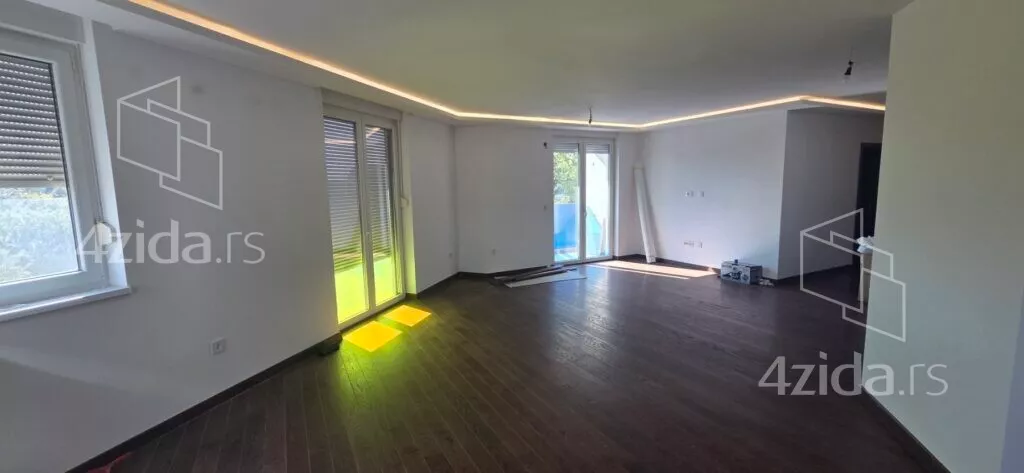 Šestosoban stan | 4zida