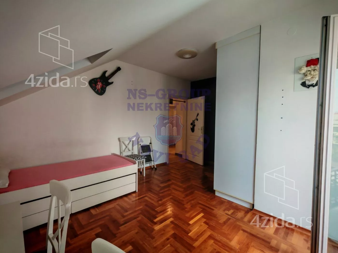 Petosoban stan | 4zida