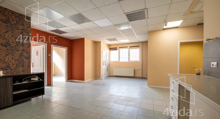 Poslovna zgrada | 4zida